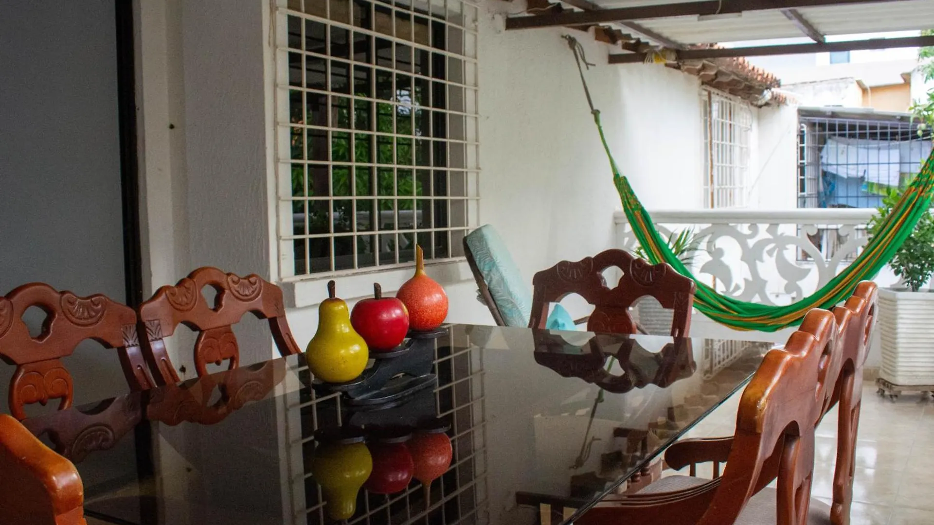 Mucho Lo Bueno - Hostel House Santa Marta  Colombia